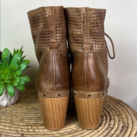 Antelope Brown Perforated Lace-Up Women's Boots Peep Toe 39 Anthropologie - Picture 4 of 10